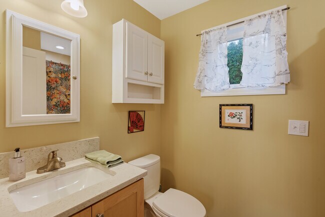 Building Photo - 6718 SW 36th Ave