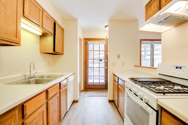 Primary Photo - Gorgeous Three Bedroom Available 8/5/25!