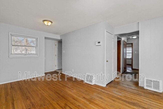 Building Photo - 405 Cameron Rd