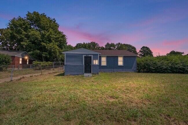 Building Photo - 410 Carbon Cove