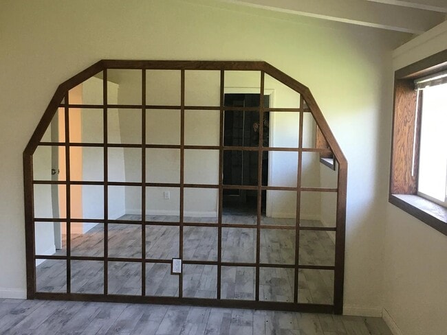 Building Photo - 1222 Palamos Ave