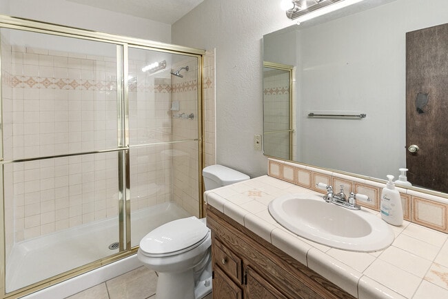 Building Photo - 117 A Ln