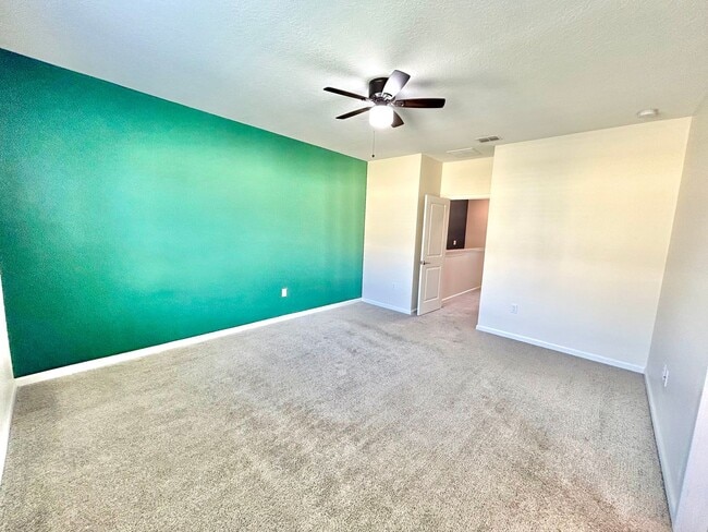 Building Photo - Upscale 3Beds/2.5Baths Townhouse living in...