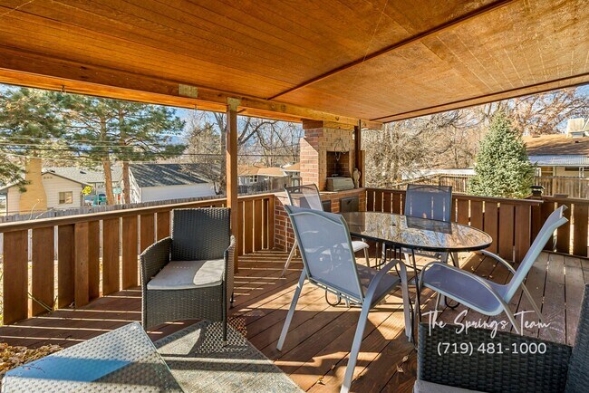 Building Photo - CUTE 3BD RANCHER WITH CHARACTER IN CENTRAL COLORADO SPRINGS - Security Deposit Waiver Available