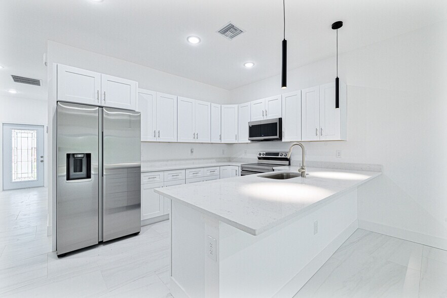 Building Photo - 5125 24th St SW