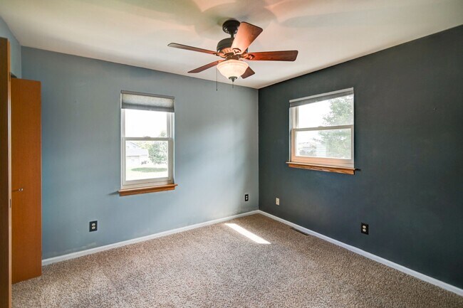 Building Photo - 1398 Prairie Rose Dr