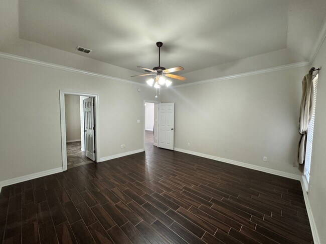 Building Photo - Community pool.. Close to Barksdale Air Fo...