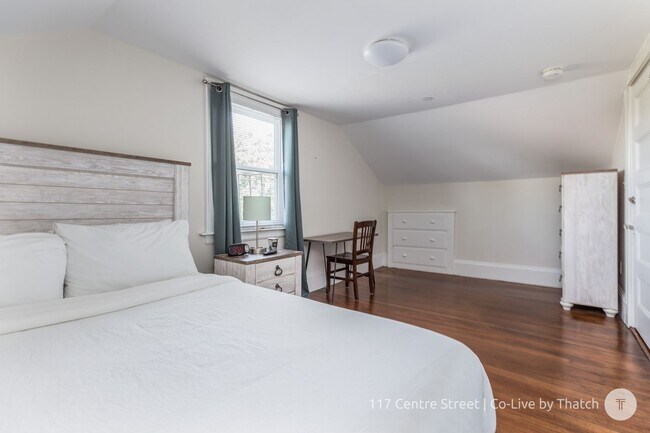 Building Photo - Convenient Location, In-Unit Washer and Dryer, Central Heat/AC, Eat-in Kitchen, Parking for Rent