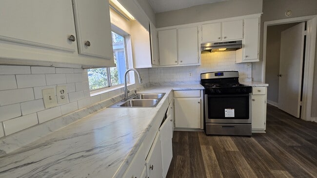 Building Photo - 512 Woodward Ave