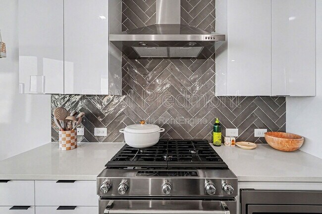 Building Photo - 788 West Marietta St NW