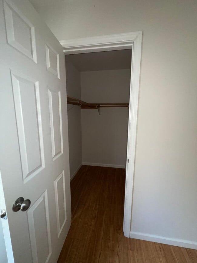 Building Photo - Large 4 Bedroom Home at I-44 and HWY 100