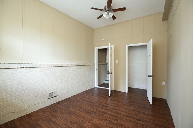 Building Photo - You’ll Love the Layout & Luxury Touches in...