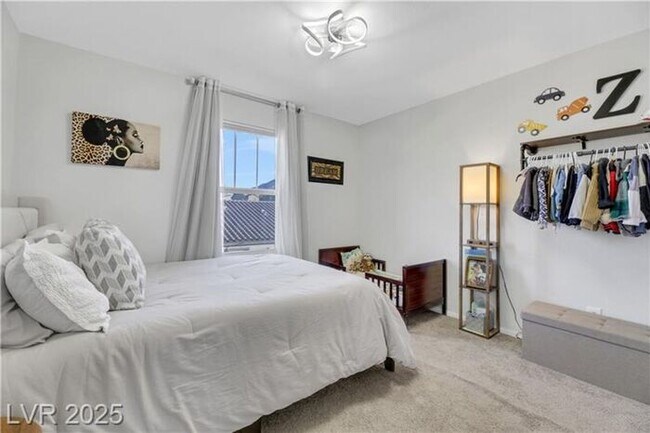 Building Photo - Modern 4-Bed Townhouse in Henderson