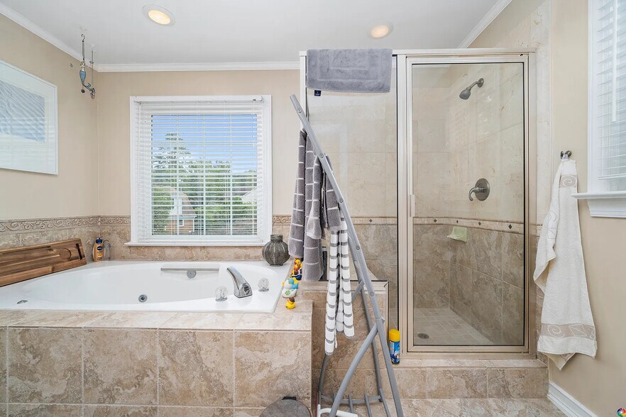 Building Photo - 812 Cherry Forest Ct