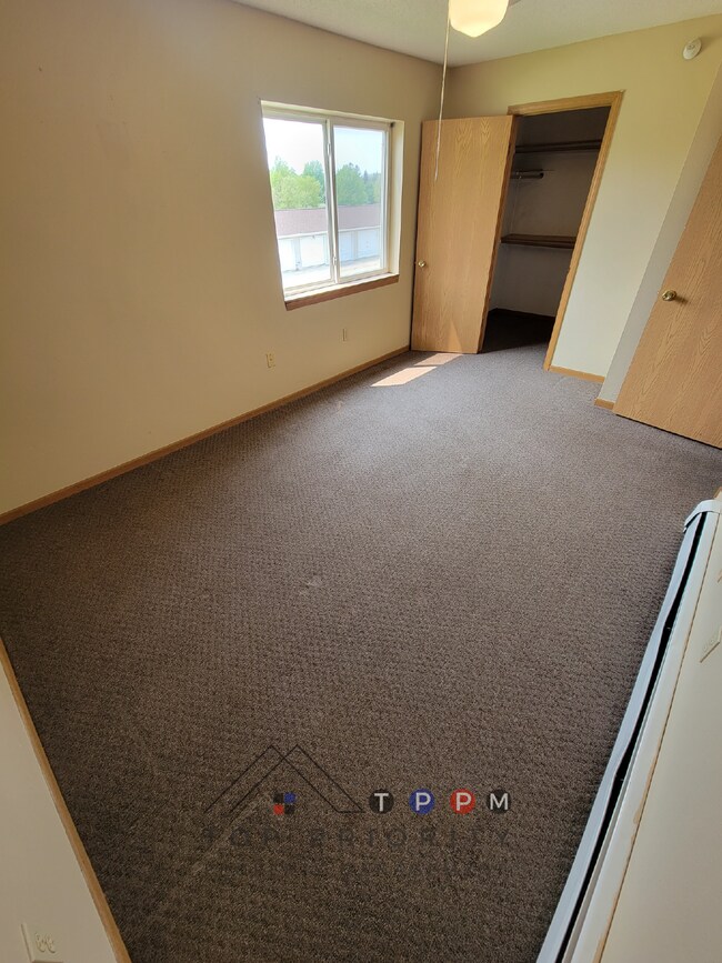 Building Photo - ** SPRING MOVE IN SPECIAL ** 2 Bedroom | 1...