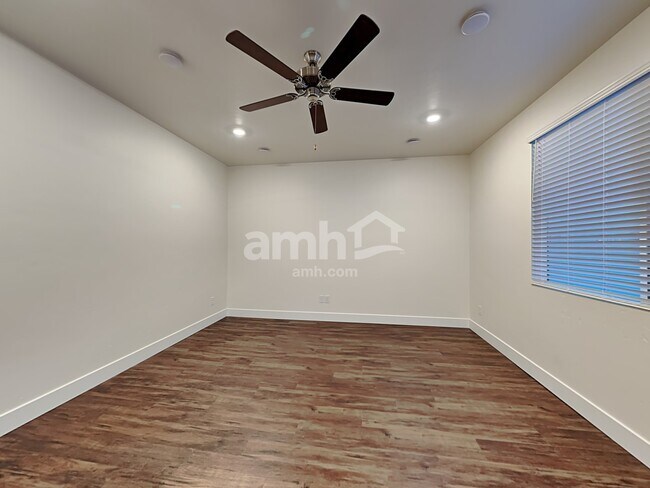 Building Photo - 1053 Woodsome Ave