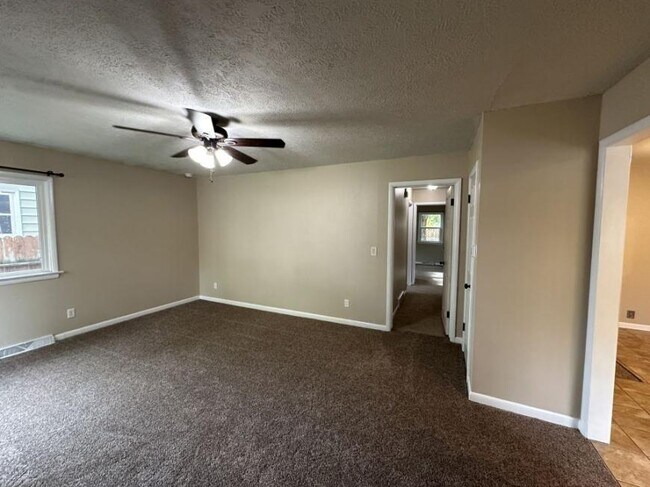 Building Photo - 3 bedroom in Billings MT 59102