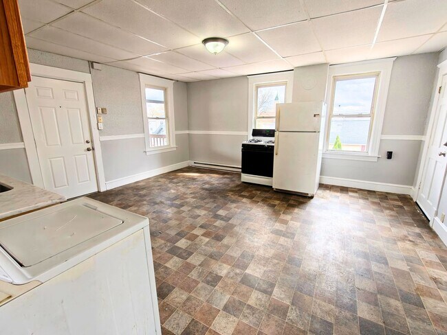 Building Photo - 21 Dale St