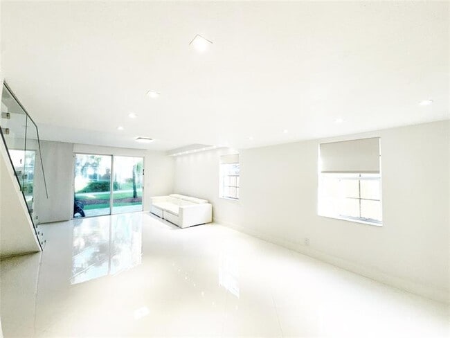 Building Photo - 1549 Barcelona Way
