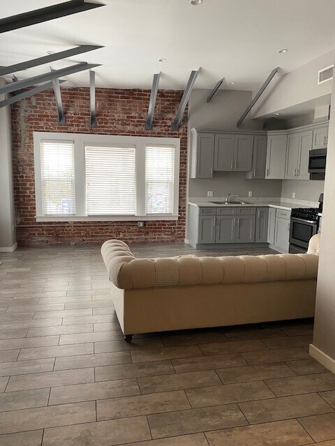 Building Photo - 5001 Melrose Ave