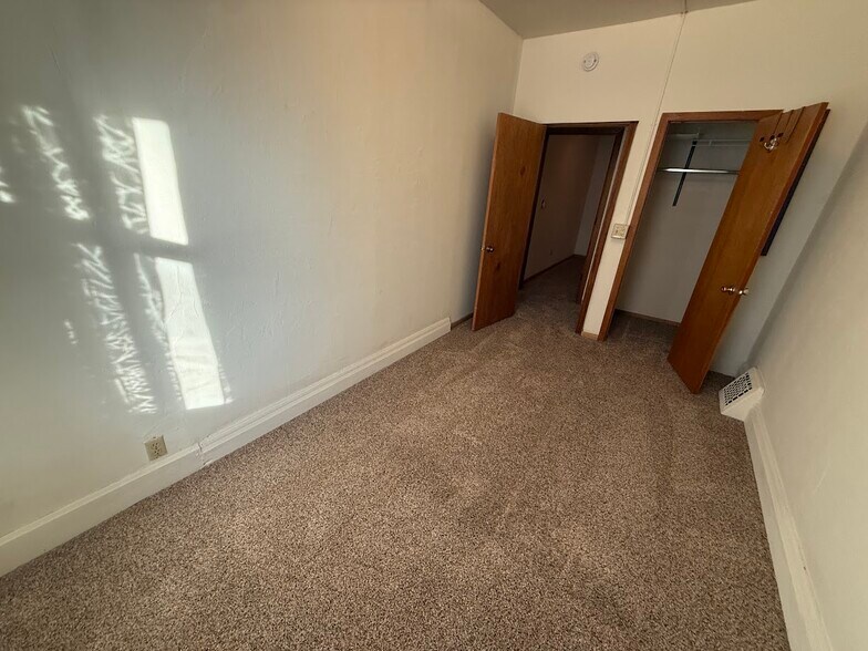 Building Photo - 110 Janesville St