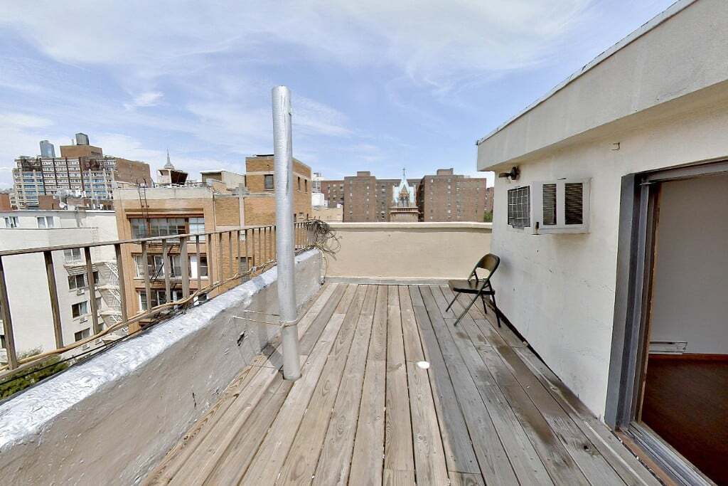 Building Photo - 410 E 13th St