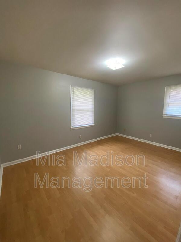 Building Photo - 12 Sheridan Dr