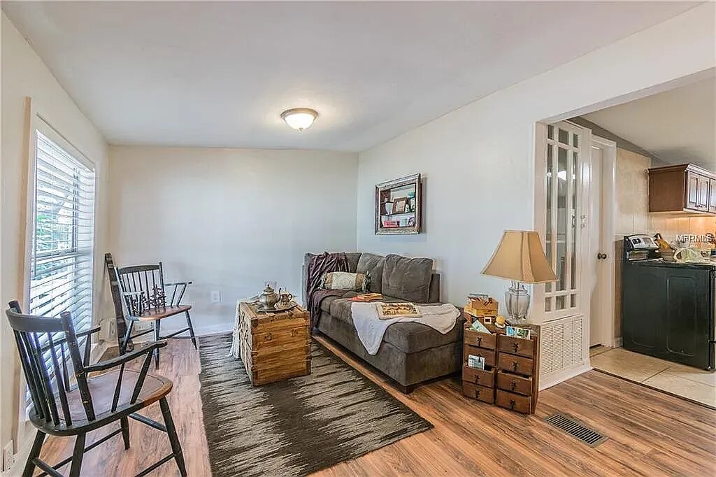 Building Photo - 228 W Jean St