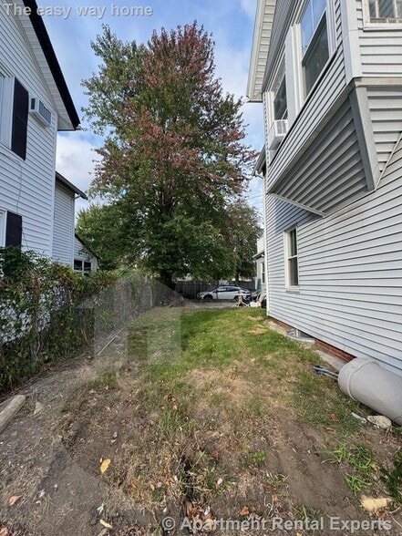 Building Photo - 72 Bower St