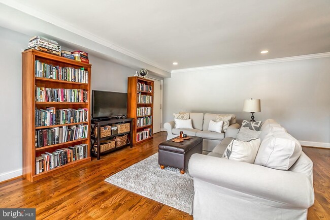 Building Photo - 355 Homeland Southway