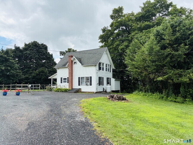 Building Photo - 136 Chestnut Hill Rd