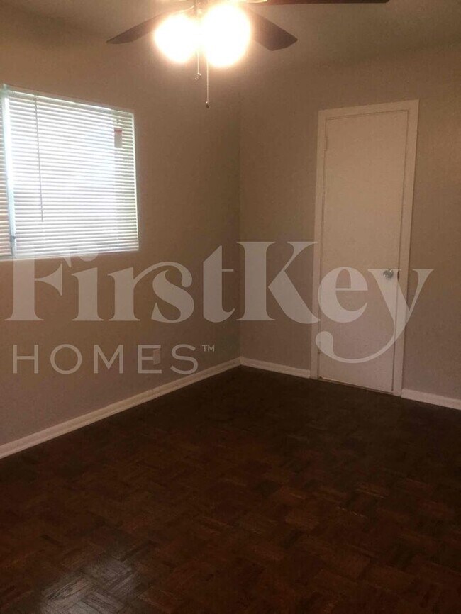 Building Photo - 609 Snowden Dr