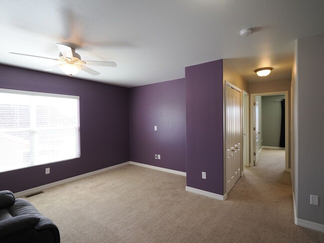 Building Photo - 5 Bedroom Home with AC in Cordera!