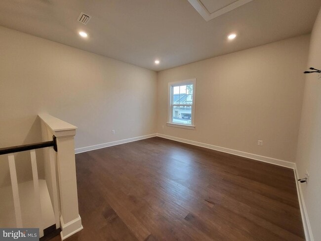 Building Photo - 1617 Phillips Dr
