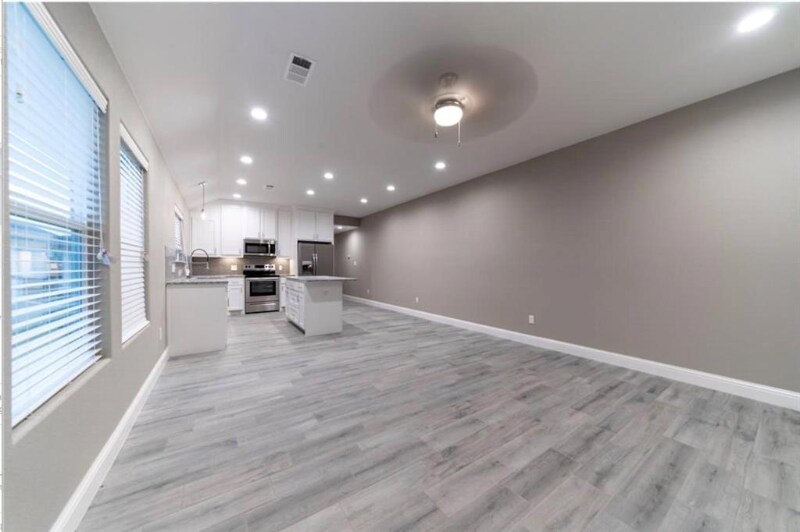 Building Photo - 800 N Throckmorton St
