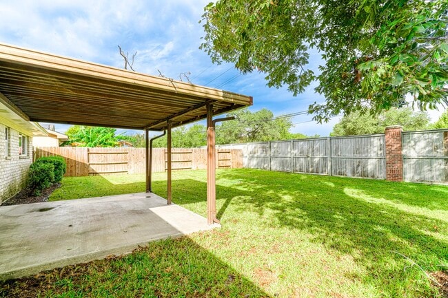 Building Photo - 19414 Leafwood Ln