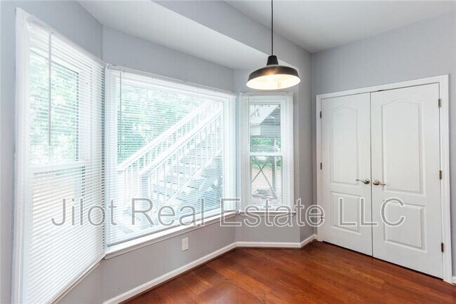 Building Photo - 483 Mountain Oaks Pkwy