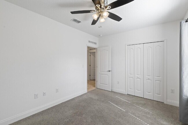 Building Photo - CLOSE TO EVERYTHING!