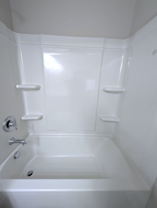 Building Photo - 4 Bedroom!  Easy Access, I-485, I-85, Airp...