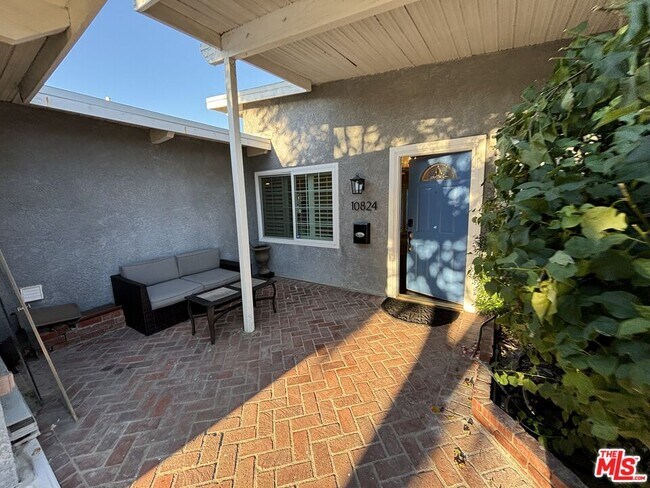 Building Photo - 10824 Paso Robles Ave