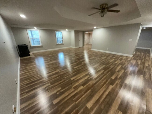 Building Photo - 2845 Stratfield Ct