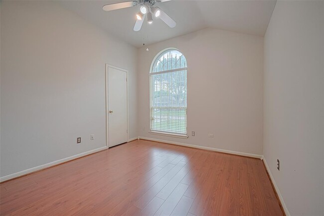 Building Photo - 6607 Bayou Crest Dr