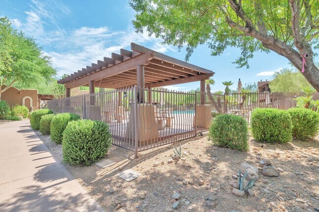 Building Photo - Beautiful 2-Bedroom Condo in Prime Scottsd...