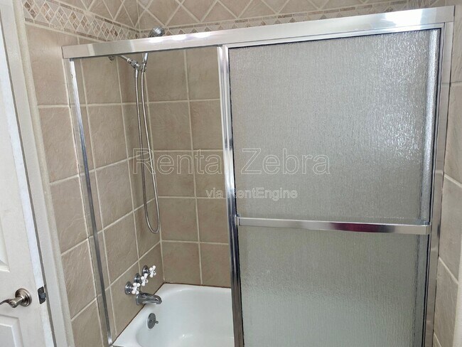 Building Photo - 1216 Rose Ave