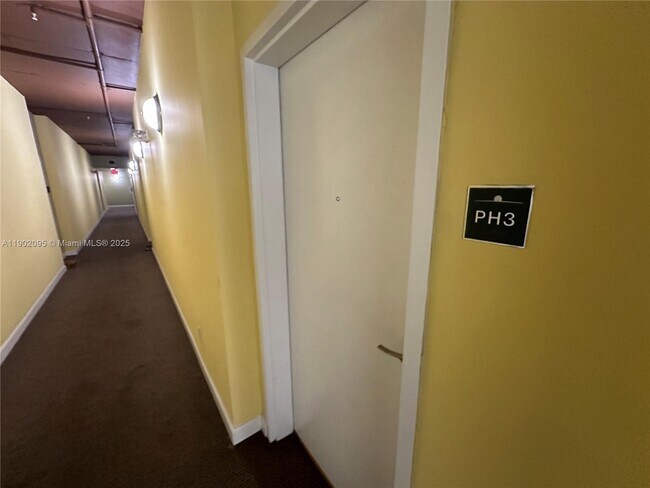 Building Photo - 1350 NW 8th Ct