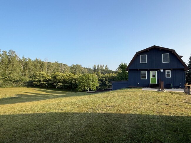 Building Photo - 7825 S Lake Leelanau Dr
