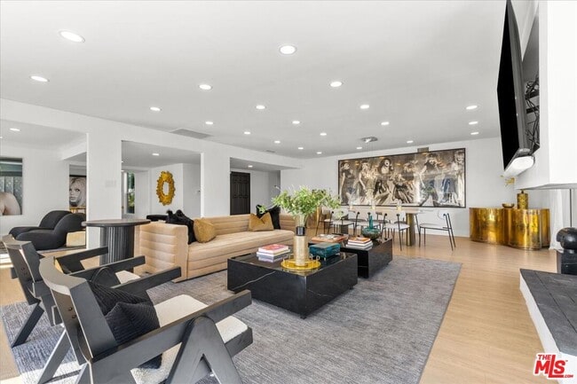 Building Photo - 1650 Clear View Dr