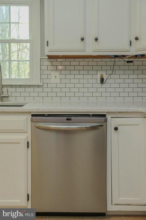 Building Photo - 359 Point to Point Rd