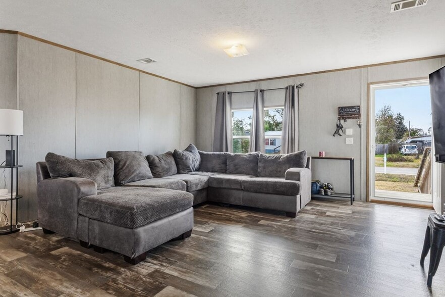 Building Photo - 134 N Larry Dr