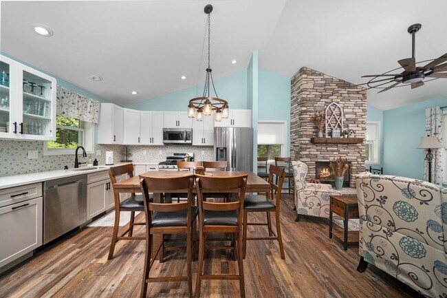 Building Photo - May & June Furnished Extended Stay Rental